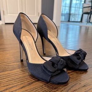 Caparros navy heels NWOB